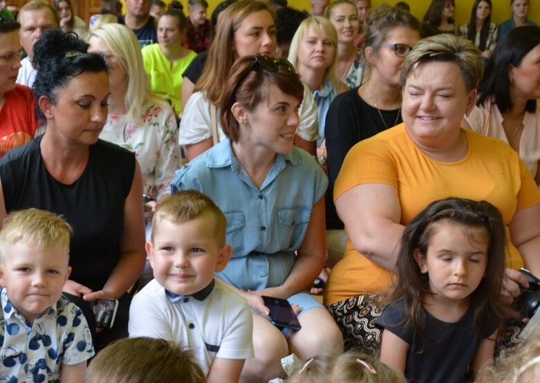  Przedszkolaki zakończyły pierwszy etap edukacji polonezem 