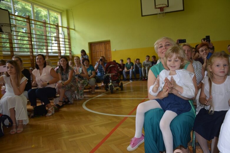  Przedszkolaki zakończyły pierwszy etap edukacji polonezem 