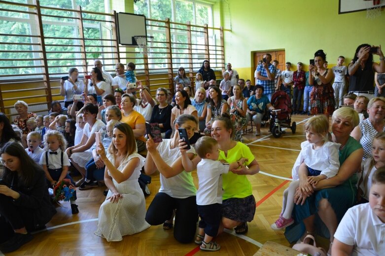  Przedszkolaki zakończyły pierwszy etap edukacji polonezem 