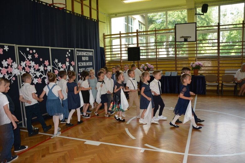  Przedszkolaki zakończyły pierwszy etap edukacji polonezem 