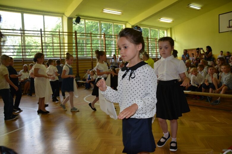  Przedszkolaki zakończyły pierwszy etap edukacji polonezem 