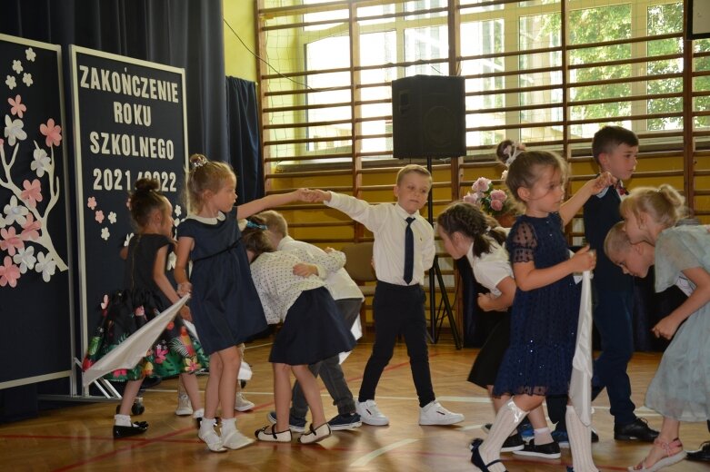  Przedszkolaki zakończyły pierwszy etap edukacji polonezem 