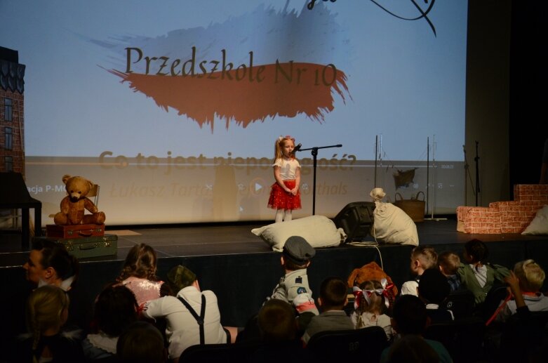  Przedszkolaki zaprezentowały swoje interpretacje pieśni związanych z polską historią 