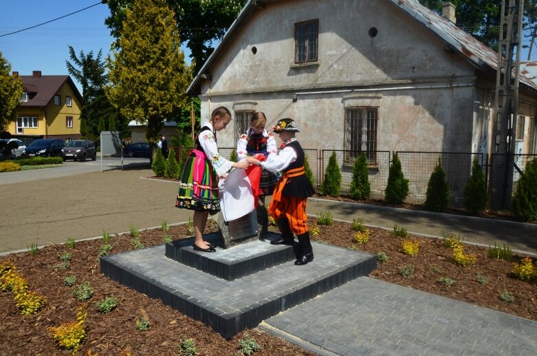  Przez 66 dni płonęło ognisko. Na pamiątkę wydarzeń ogień jest w herbie gminy Słupia 