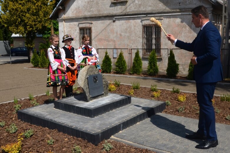  Przez 66 dni płonęło ognisko. Na pamiątkę wydarzeń ogień jest w herbie gminy Słupia 