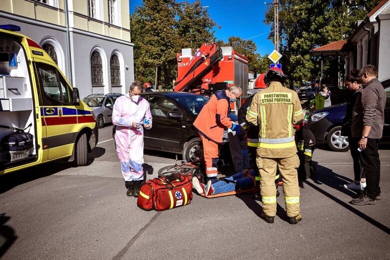  Rawianka potrąciła rowerzystę w centrum Skierniewic 