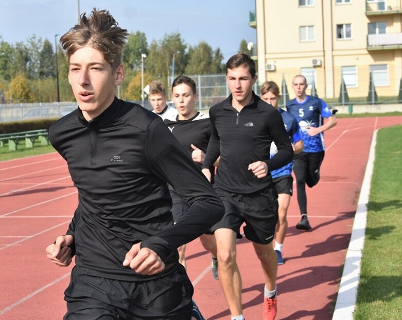  Reprezentacje Prusa i Ekonomika wystąpią w wojewódzkim finale lekkoatletycznej Licealiady 