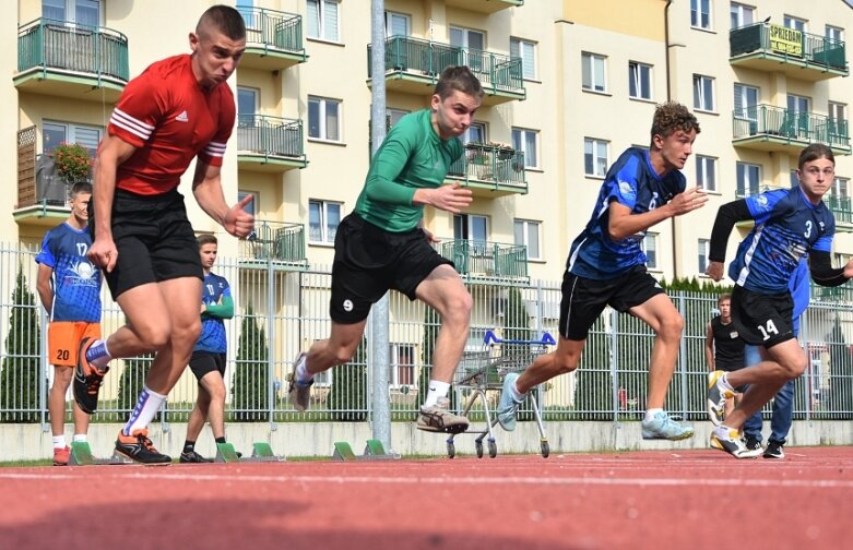  Reprezentacje Prusa i Ekonomika wystąpią w wojewódzkim finale lekkoatletycznej Licealiady 