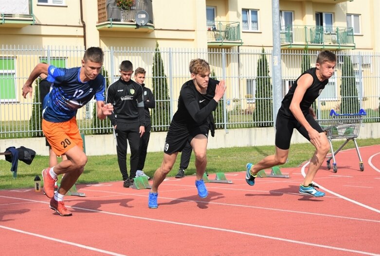  Reprezentacje Prusa i Ekonomika wystąpią w wojewódzkim finale lekkoatletycznej Licealiady 