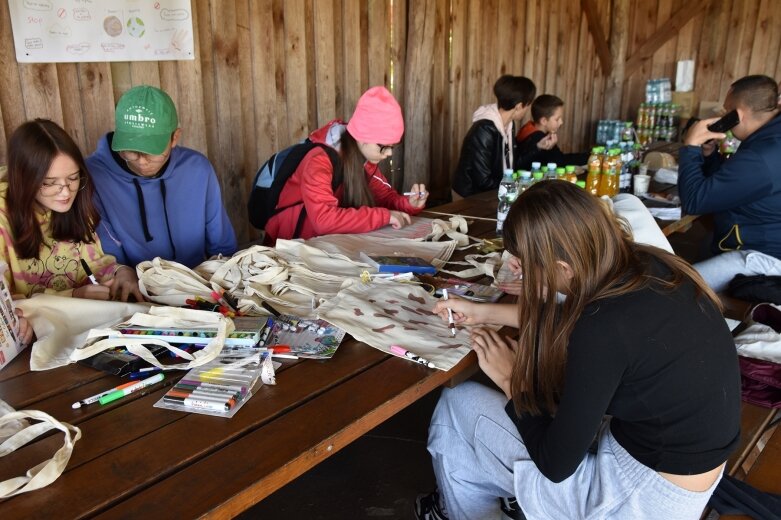  Rodzinny piknik w Głuchowie pod hasłem PRZEMOC TO NIE SUPERMOC  