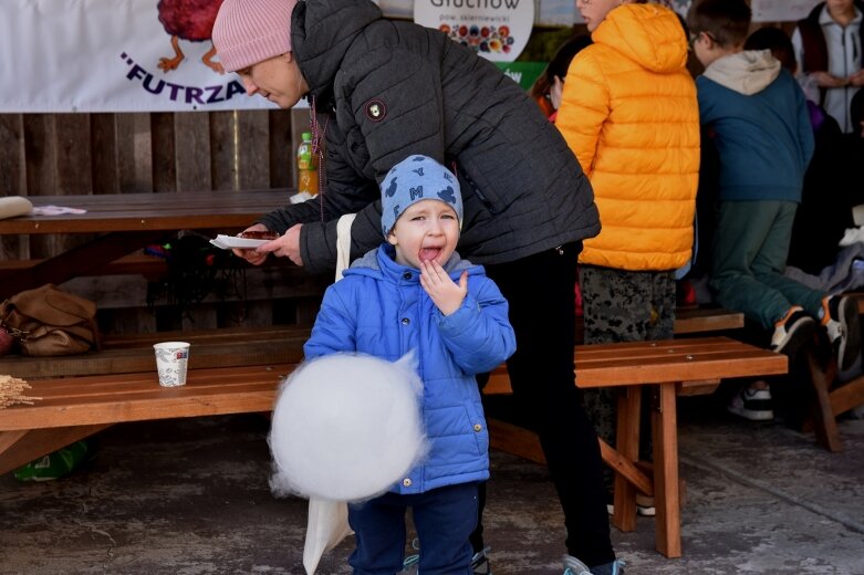  Rodzinny piknik w Głuchowie pod hasłem PRZEMOC TO NIE SUPERMOC  