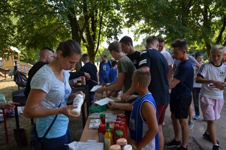  Rodzinny piknik zakończył sezon koszykarzy AZS PWSZ Skierniewice 