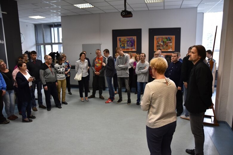  Rozmowy między nami. Zobacz wystawę w bibliotece 