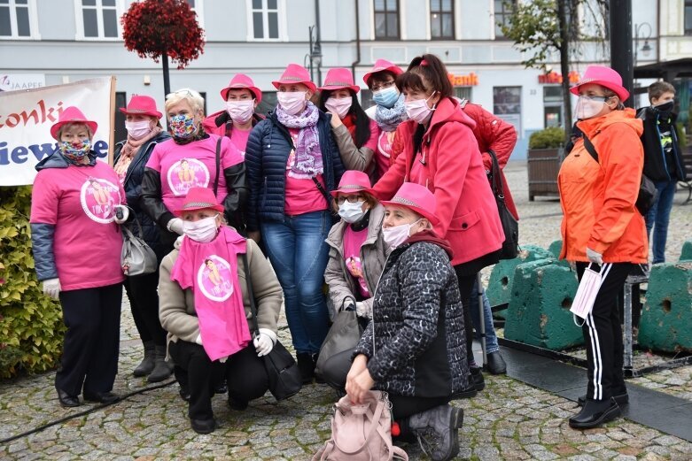  Różowy happening na rynku 