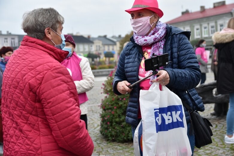  Różowy happening na rynku 