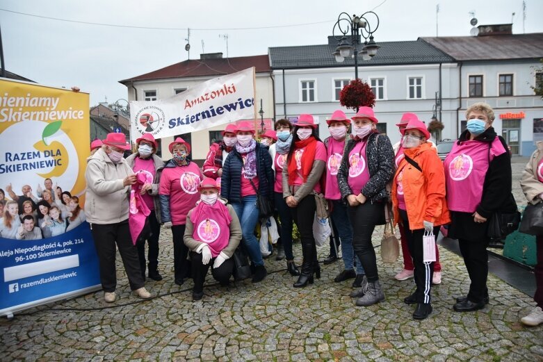  Różowy happening na rynku 