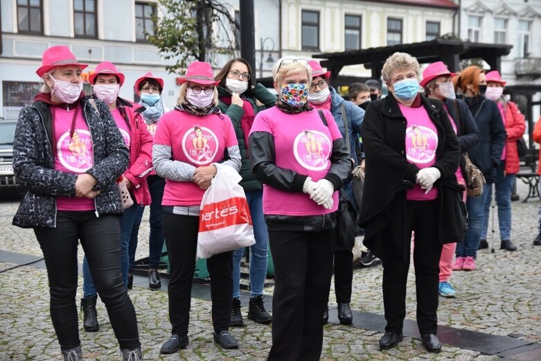  Różowy happening na rynku 