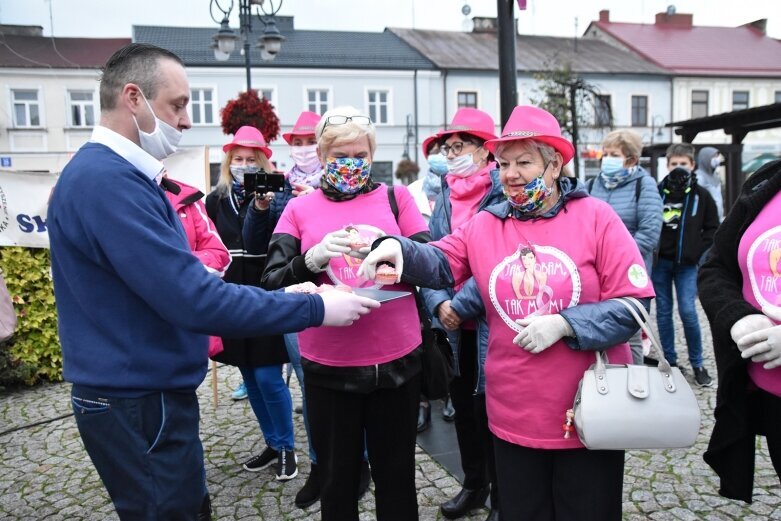  Różowy happening na rynku 