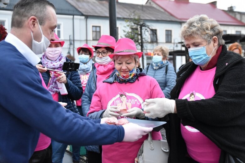  Różowy happening na rynku 