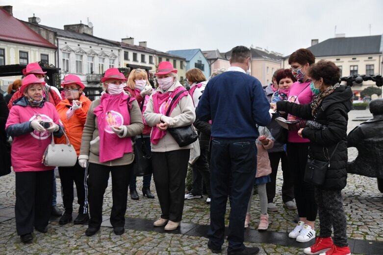  Różowy happening na rynku 