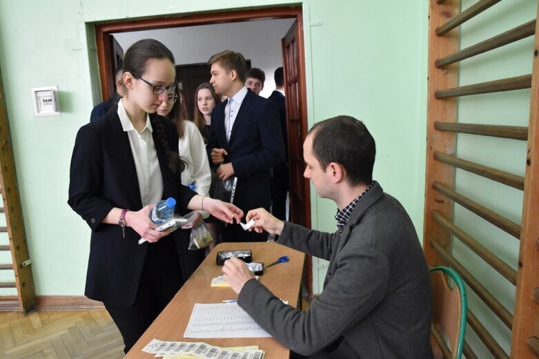  Ruszyły egzaminy gimnazjalne, a nauczyciele nadal strajkują 