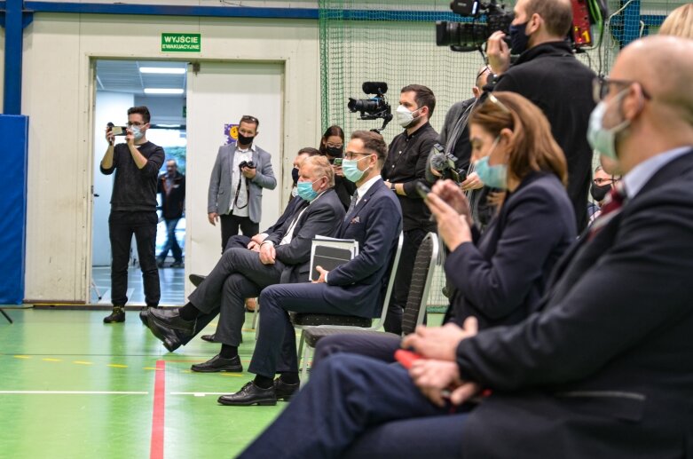  Samorządy walczą o pieniądze z Polskiego Ładu. 300 wniosków o pieniądze na budowę dróg im. L. Kaczyńskiego 