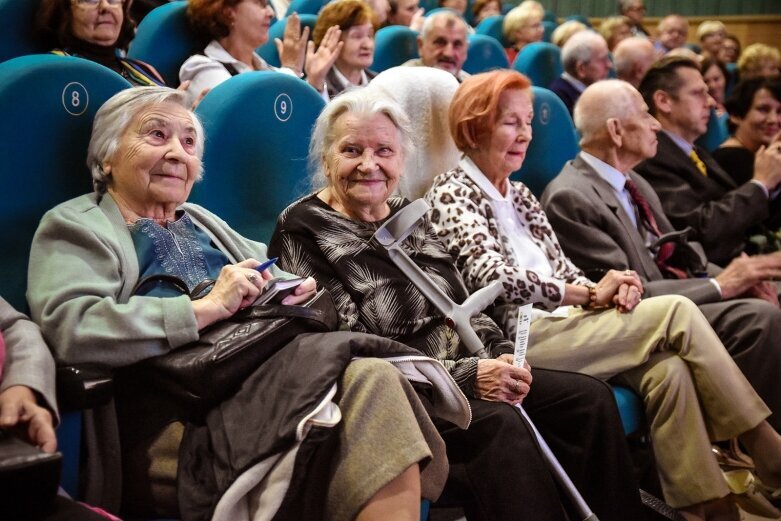  Seniorzy chcą zdobywać wiedzę, rozwijać zainteresowania 