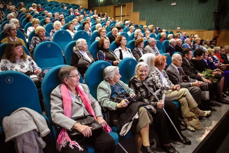  Seniorzy chcą zdobywać wiedzę, rozwijać zainteresowania 