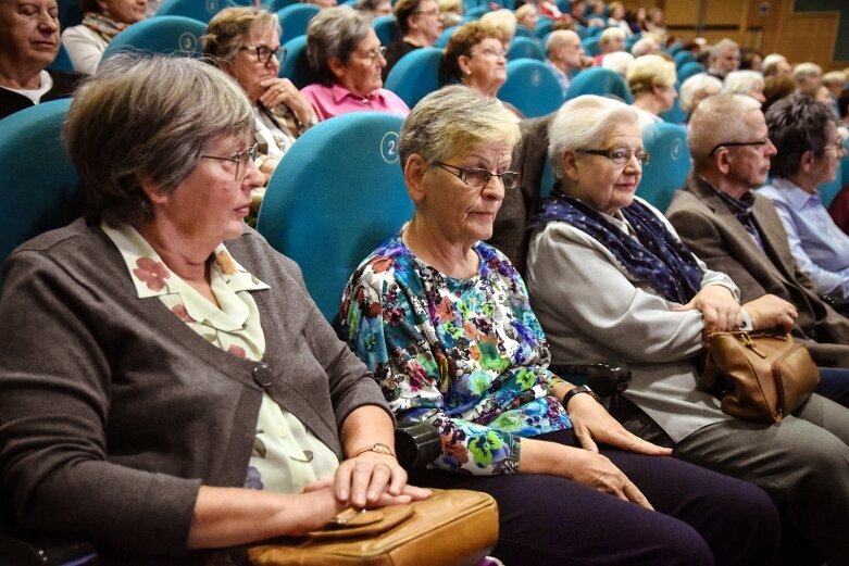  Seniorzy chcą zdobywać wiedzę, rozwijać zainteresowania 