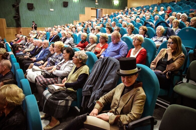  Seniorzy chcą zdobywać wiedzę, rozwijać zainteresowania 