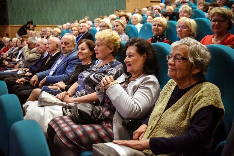  Seniorzy chcą zdobywać wiedzę, rozwijać zainteresowania 