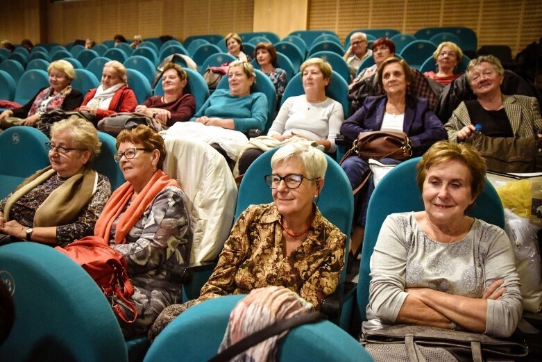  Seniorzy chcą zdobywać wiedzę, rozwijać zainteresowania 