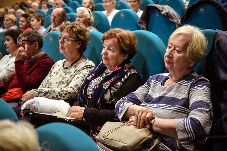  Seniorzy chcą zdobywać wiedzę, rozwijać zainteresowania 