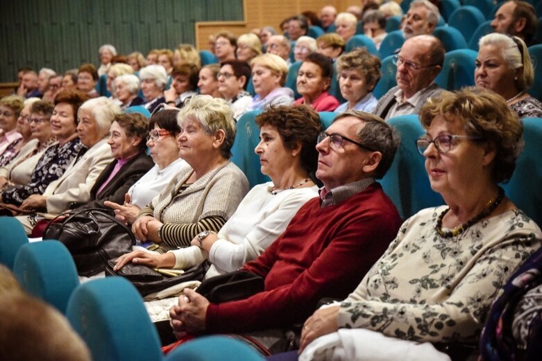  Seniorzy chcą zdobywać wiedzę, rozwijać zainteresowania 