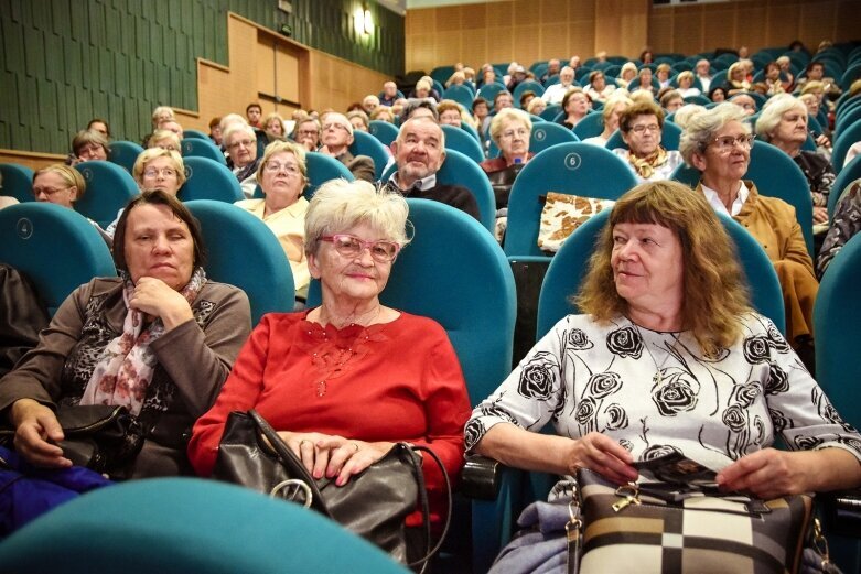  Seniorzy chcą zdobywać wiedzę, rozwijać zainteresowania 