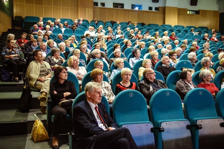  Seniorzy chcą zdobywać wiedzę, rozwijać zainteresowania 