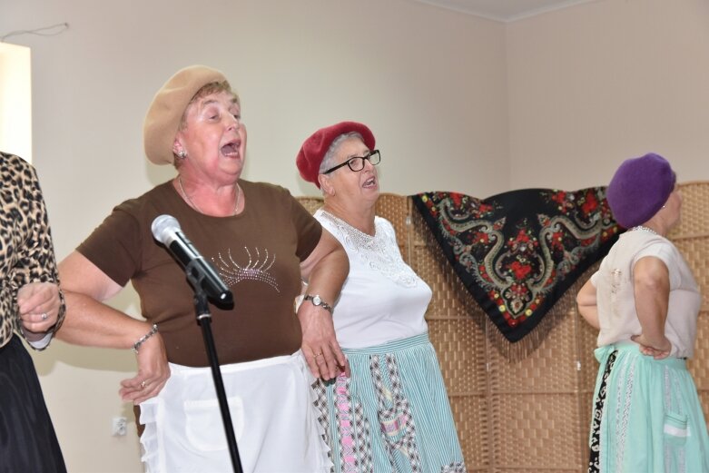  Seniorzy dali czadu. „Szalone berety” to strzał w dziesiątkę  