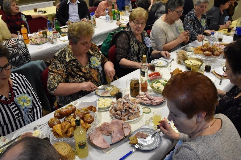  Seniorzy z Rawki potrafią się bawić 