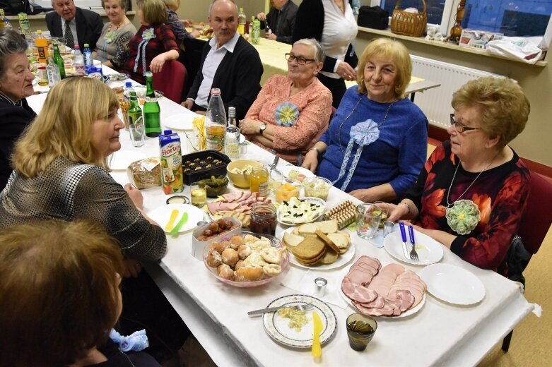  Seniorzy z Rawki potrafią się bawić 