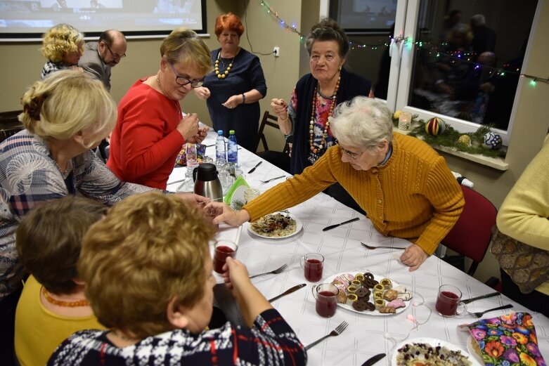  Seniorzy z Rawki spotkali się przy wigilijnym stole 