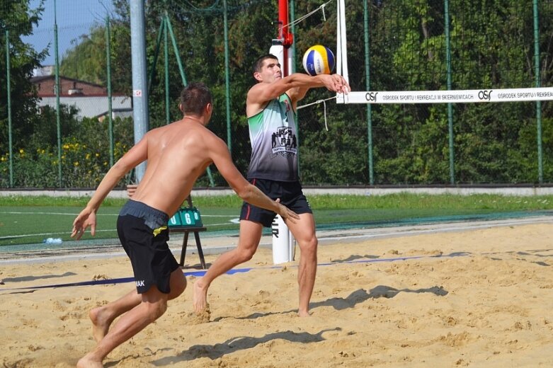  Siatkarskie ostatki na plaży 