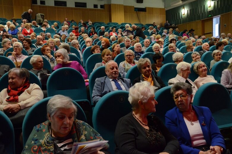  Skierniewiccy seniorzy świętowali swój dzień wspólnie z zespołem VOX 