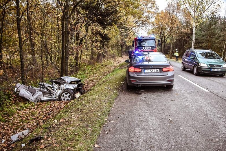  Skierniewice: samochód rozpadł się na dwie części 