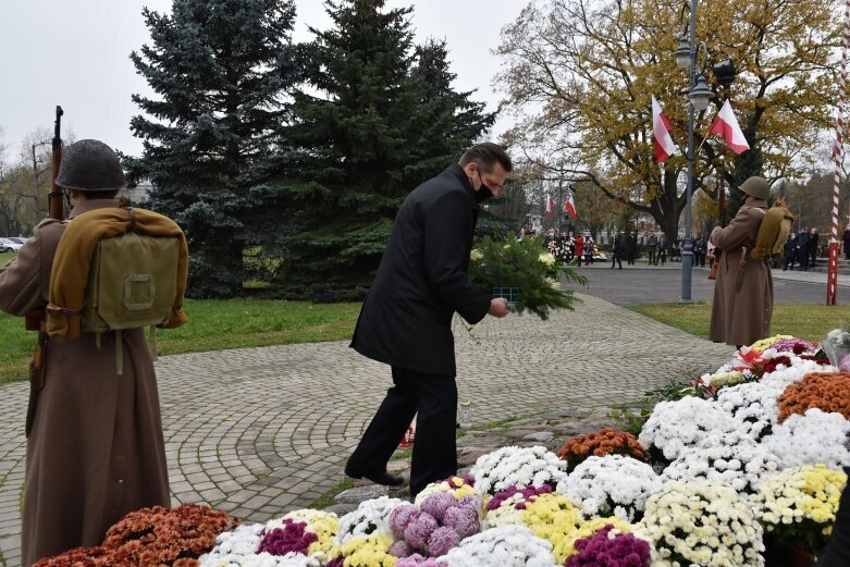  Skierniewice: Uczczono 102 rocznicę odzyskania przez Polskę niepodległości 