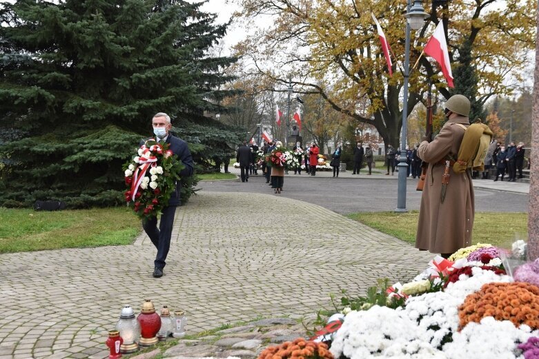  Skierniewice: Uczczono 102 rocznicę odzyskania przez Polskę niepodległości 