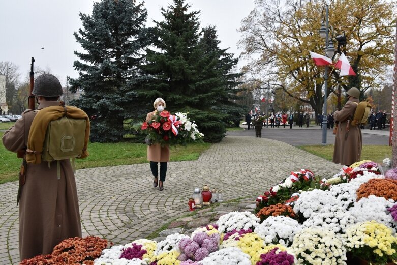  Skierniewice: Uczczono 102 rocznicę odzyskania przez Polskę niepodległości 