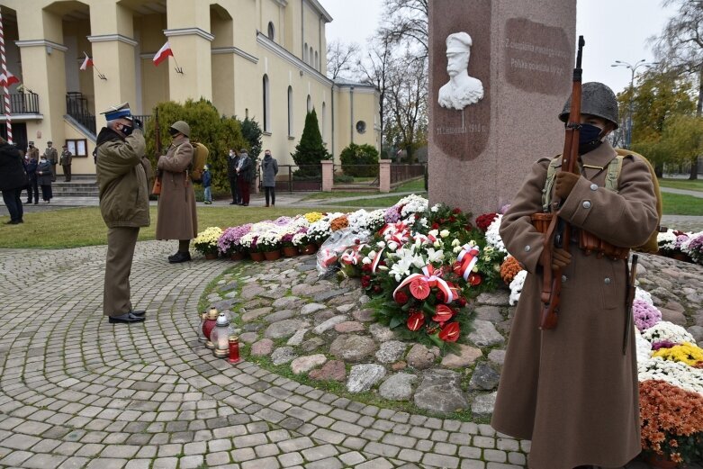  Skierniewice: Uczczono 102 rocznicę odzyskania przez Polskę niepodległości 