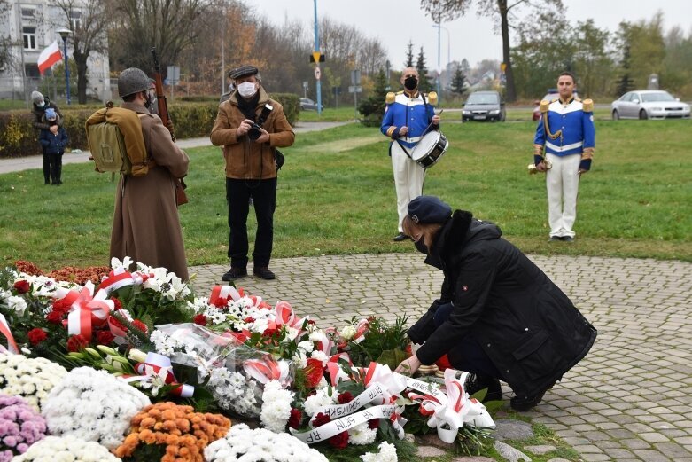  Skierniewice: Uczczono 102 rocznicę odzyskania przez Polskę niepodległości 