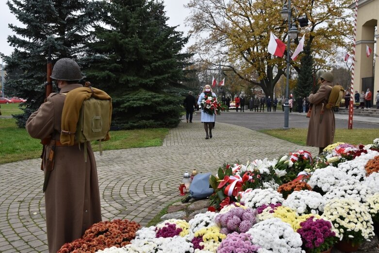  Skierniewice: Uczczono 102 rocznicę odzyskania przez Polskę niepodległości 