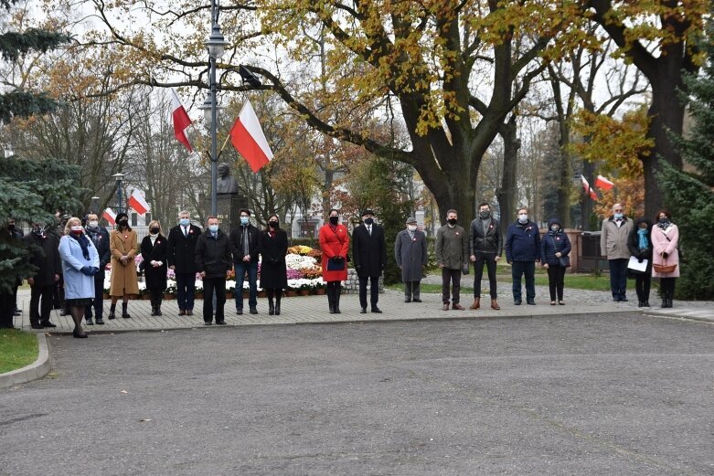  Skierniewice: Uczczono 102 rocznicę odzyskania przez Polskę niepodległości 